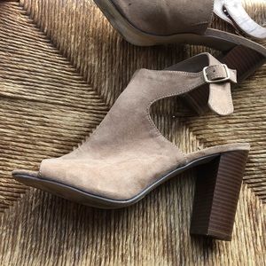 Penny loves Kenny Tan Suede Block heels, size 10